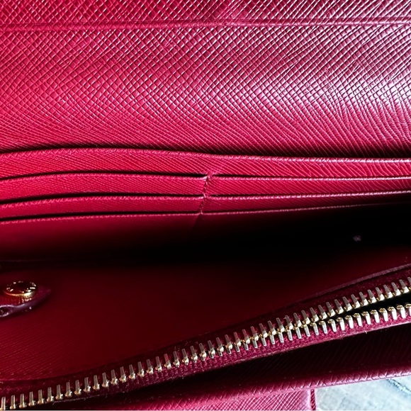 Authentic Prada Portafoglio Pattina
Large Saffiano Leather Wallet Fiery Red - Picture 5 of 16